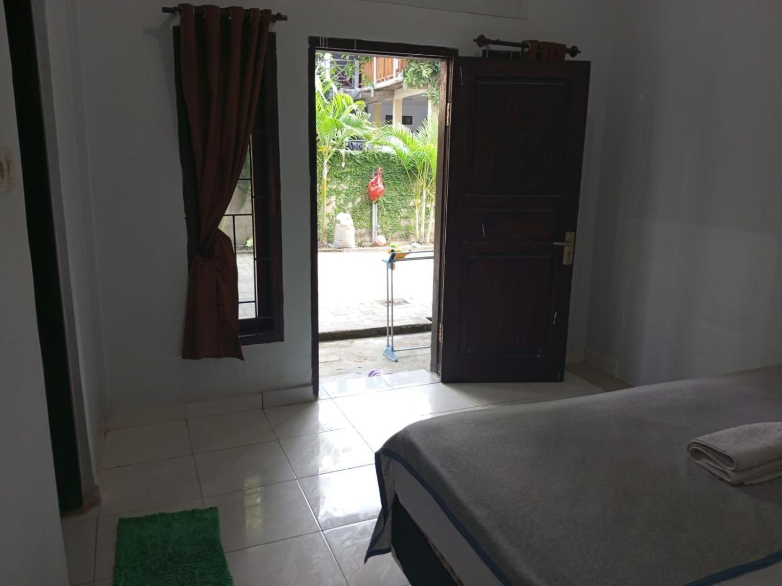 Kri Homestay Kuta  Exteriör bild