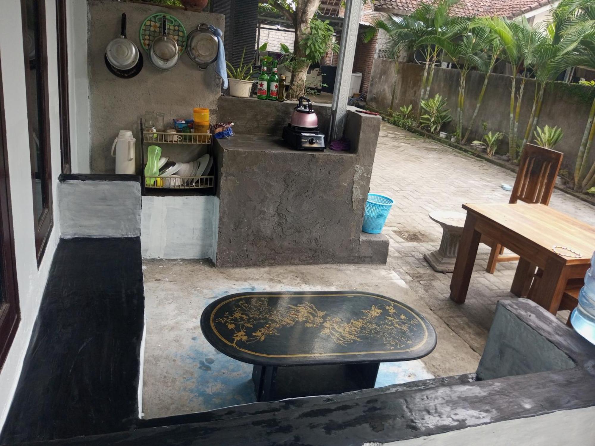 Kri Homestay Kuta  Rum bild